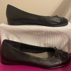 Aerosols Black Leather Slip on Ballet Flats Women's 7.7M